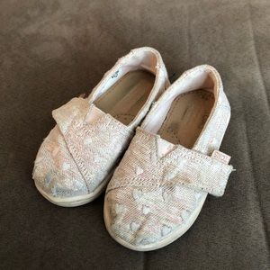 Pink/white heart Toms toddler size 5